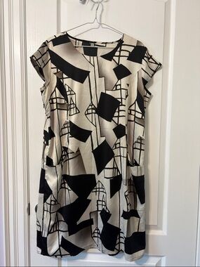 Abstract Black & Cream Shift Dress